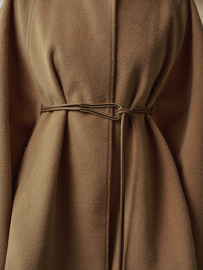 Damenmantel  mit Stehkragen und Gürtel