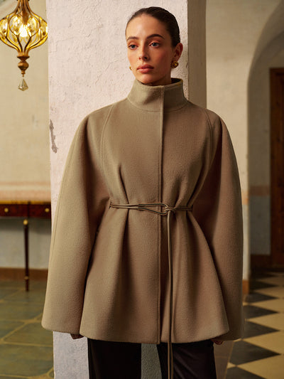 Damenmantel  mit Stehkragen und Gürtel