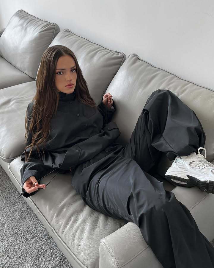 Damenjacke Wasserabweisend mit Kapuze und Regulablem Bund