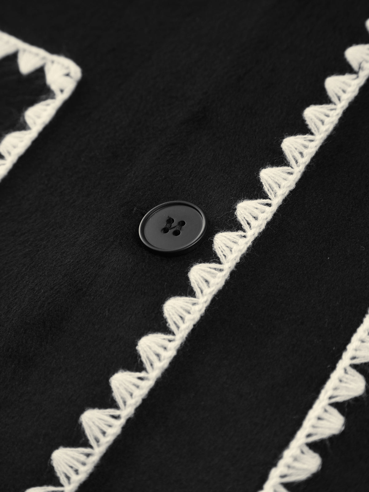 Damenjacke Mit Kontrastbesatz Und Schal Stilvoll