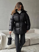 Pauline | Winter-Steppjacke für Damen mit Kordelzug und Glanzfinish in Schwarz
