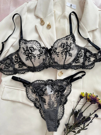 Durchsichtiges Lingerie-Set mit floralem Stickerei