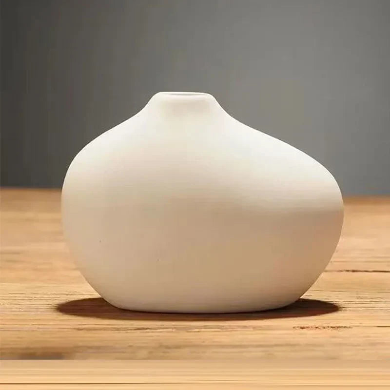 Einfache elegante weiße Vase