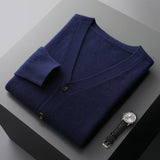 Lucian – Die stilvolle & vielseitige Herren-Strickjacke in Dunkelblau