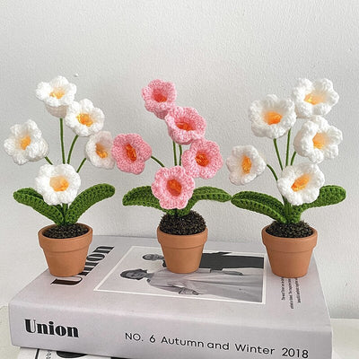 Handgefertigte Häkelblumentopf-Dekoration