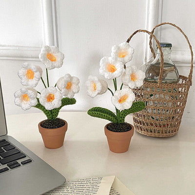 Handgefertigte Häkelblumentopf-Dekoration