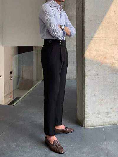 Hochtaillierte Maßhose mit Seitentaschen