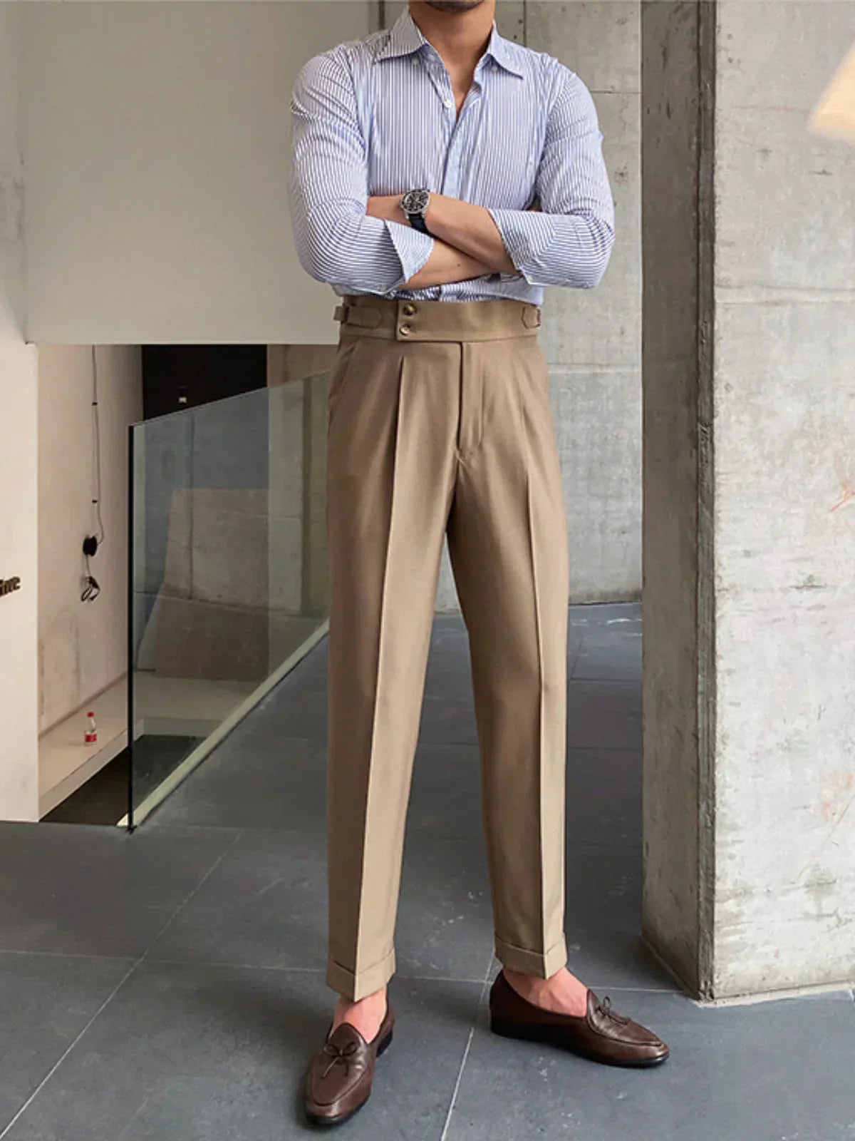 Hochtaillierte Maßhose mit Seitentaschen