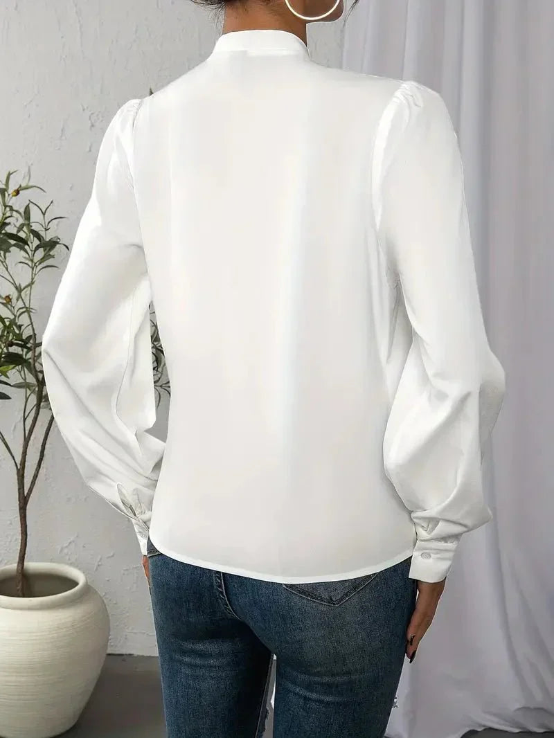Weiße Damen Bluse mit V-Ausschnitt