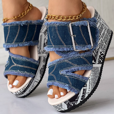 Bethany - Denim-Keilsandaletten mit Schnallenverschluss