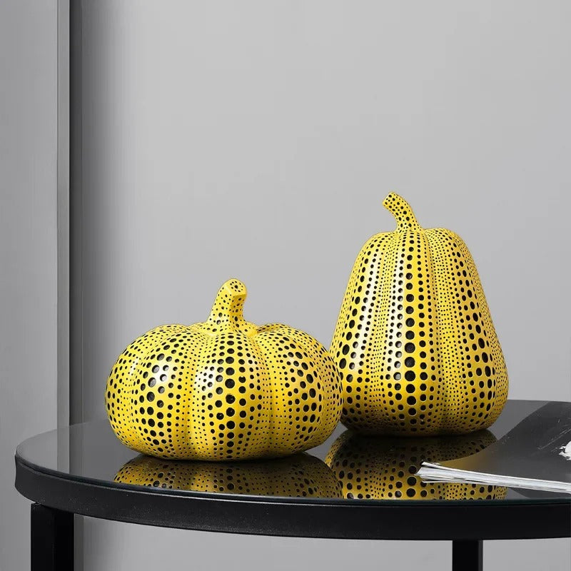 Kusama inspirierte Ornament-Kollektion
