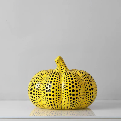 Kusama inspirierte Ornament-Kollektion