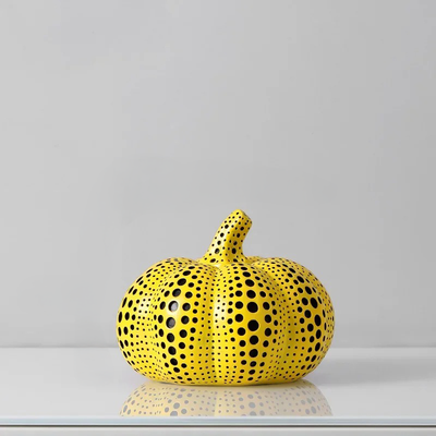 Kusama inspirierte Ornament-Kollektion