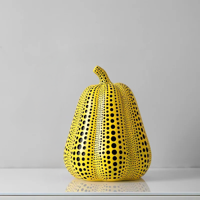 Kusama inspirierte Ornament-Kollektion