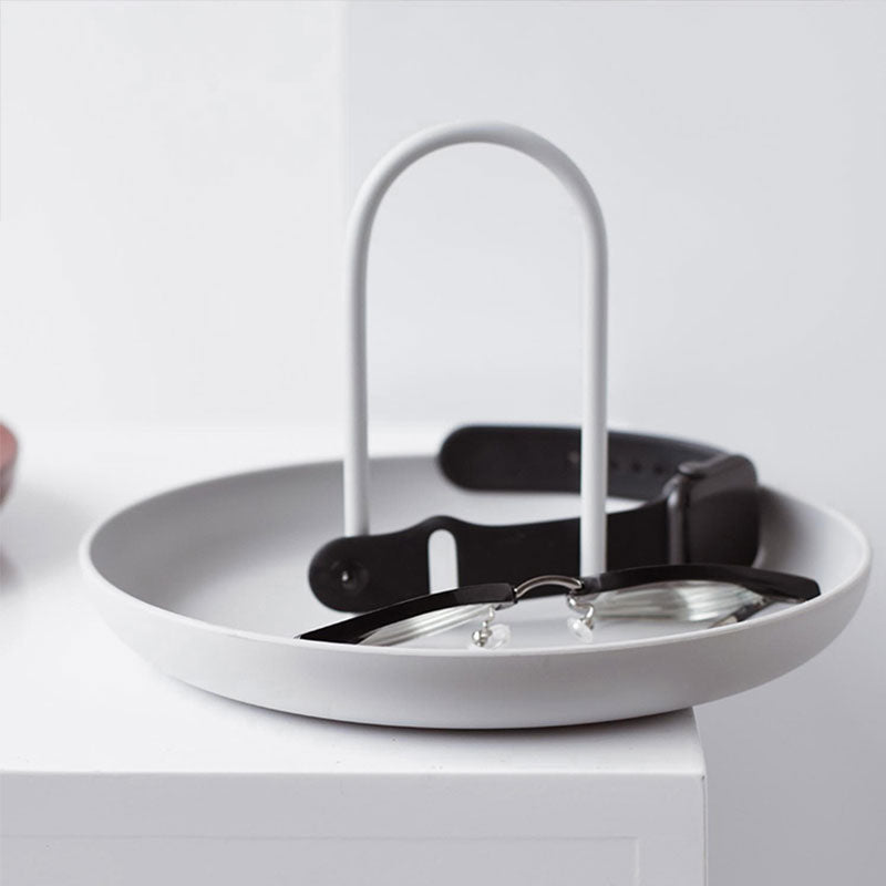 Minimalistischer runder Dekoteller