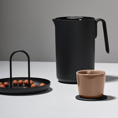 Minimalistischer runder Dekoteller