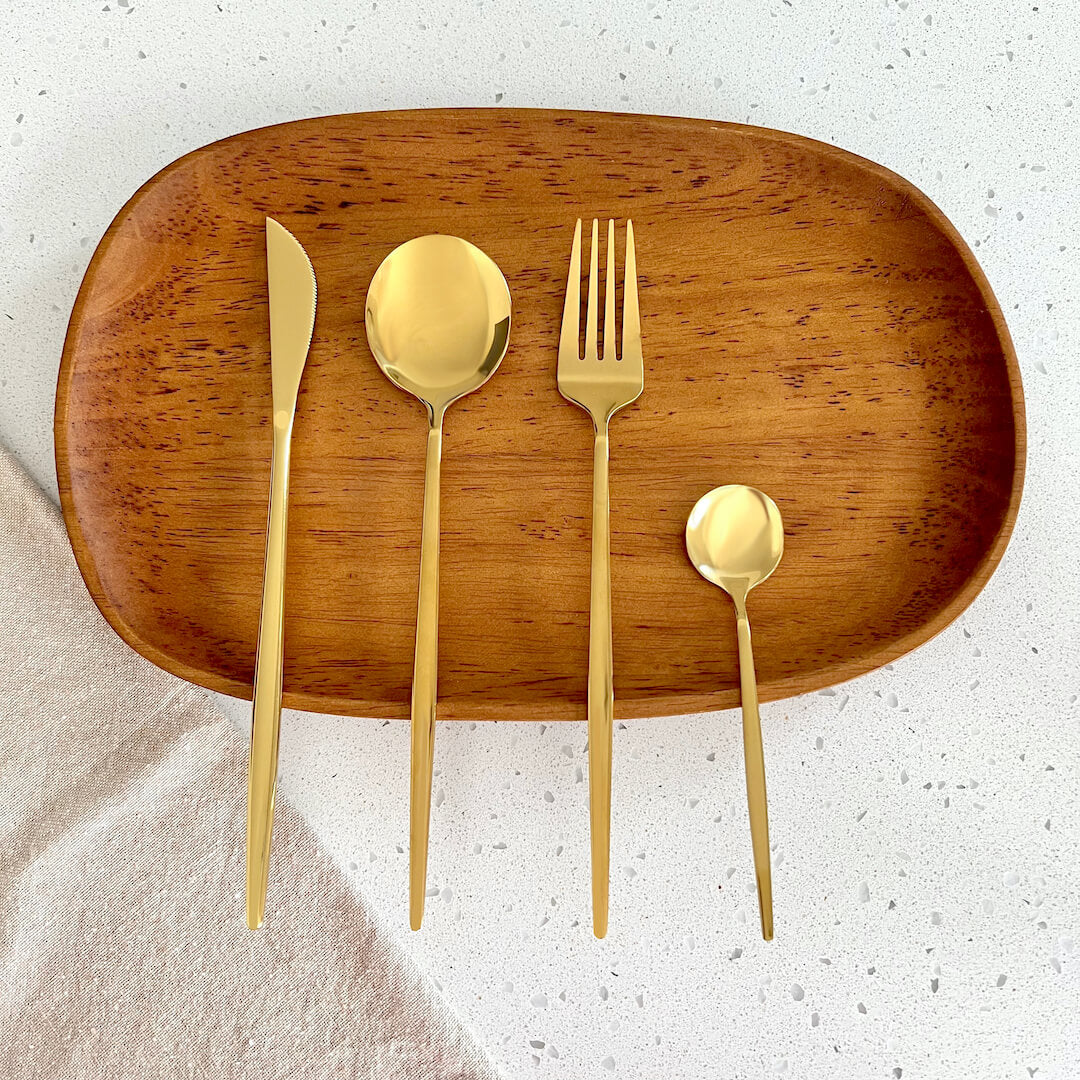 Minimalistisches Goldenes Besteckset