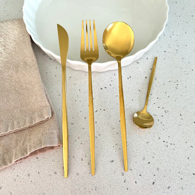 Minimalistisches Goldenes Besteckset