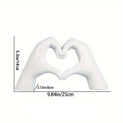 Moderne Herzgesten-Skulptur