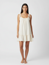 Helena | Lockeres Mini-Kleid mit Rückenausschnitt in Weiß