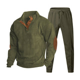 Herren nan strukturiertes Strick-Loungewear-Set mit halber Knopfleiste, kontrastreichen Ellbogenpatches und elastischem Tunnelzug-Jogger Drune in Olivgrün