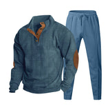 Herren nan strukturiertes Strick-Loungewear-Set mit halber Knopfleiste, kontrastreichen Ellbogenpatches und elastischem Tunnelzug-Jogger Drune in Jeansblau