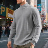 Herren nan urbaner Halbzip-Pullover mit feiner Quadratstruktur und hohem Stehkragen Drune in Hellgrau