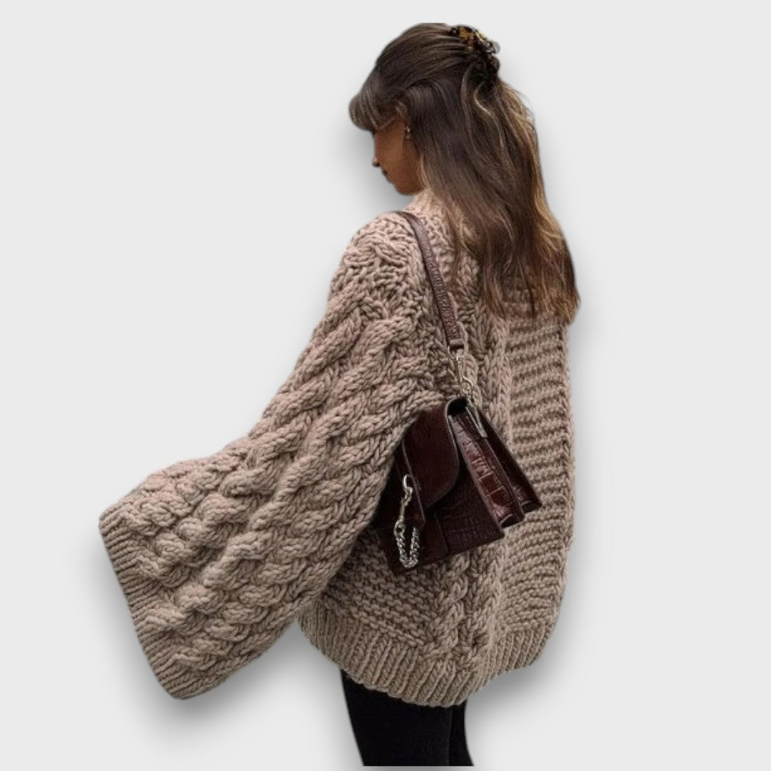 Knita – Grobstrickpullover mit Zopfmuster