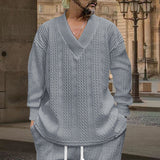 Herren nan grob gestrickter V-Ausschnitt-Pullover mit Zopfmuster und relaxed Fit Drune in Hellgrau