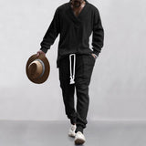 Herren nan gestricktes Lounge-Set mit V-Ausschnitt, Kabelstruktur und Kordelzug-Jogginghose Drune in Schwarz