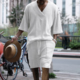 Herren nan lässiges Strick-Set mit V-Ausschnitt, Kurzarm-Oversize und Kordelshorts Drune in Weiß