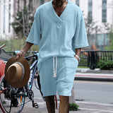 Herren nan lässiges Strick-Set mit V-Ausschnitt, Kurzarm-Oversize und Kordelshorts Drune in Himmelblau