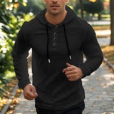 Herren nan Henley-Kapuzenpullover mit Knopfleiste und verstellbarem Kordelzug Drune in Schwarz