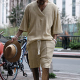 Herren nan lässiges Strick-Set mit V-Ausschnitt, Kurzarm-Oversize und Kordelshorts Drune in Khaki