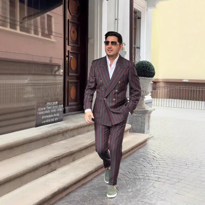 Herren eleganter Zweireiher-Anzug mit feinem Streifenmuster Aliams