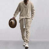 Herren nan gestricktes Lounge-Set mit V-Ausschnitt, Kabelstruktur und Kordelzug-Jogginghose Drune in Khaki