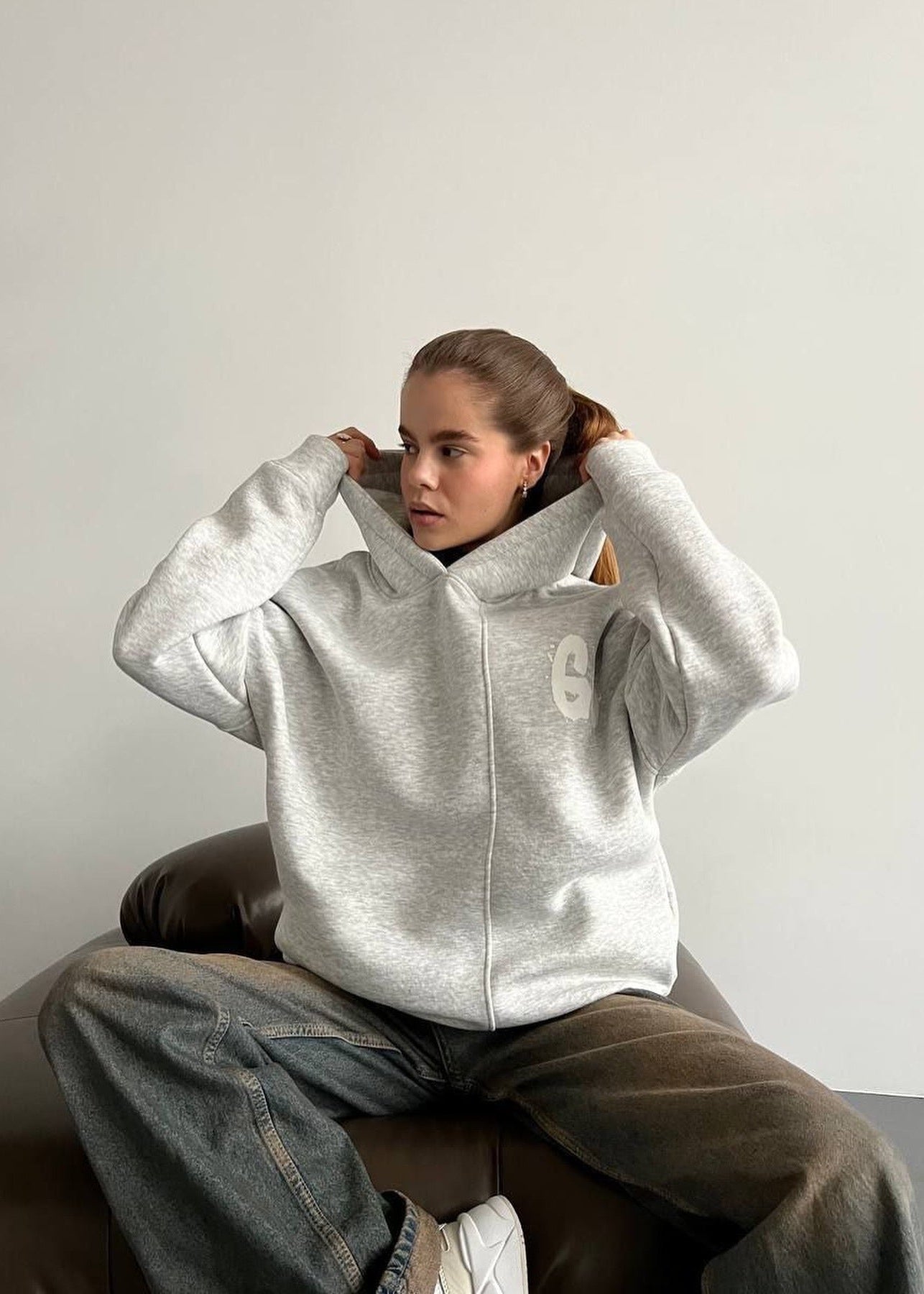 Oversized Hoodie mit abstraktem Rückendruck – Urban, Cozy & Ausdrucksstark