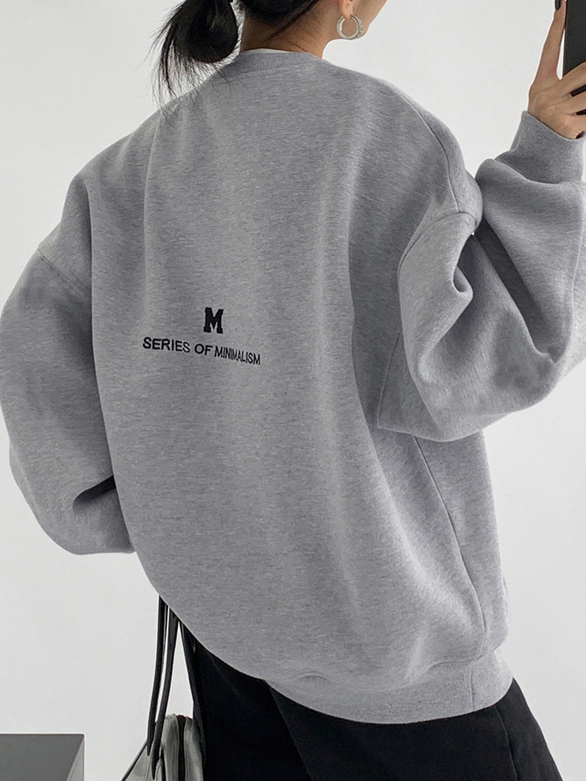 Oversized Sweatshirt für Damen im minimalistischen Design