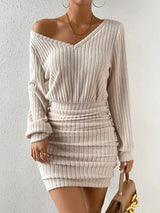 Geripptes Strick-Minikleid in Beige