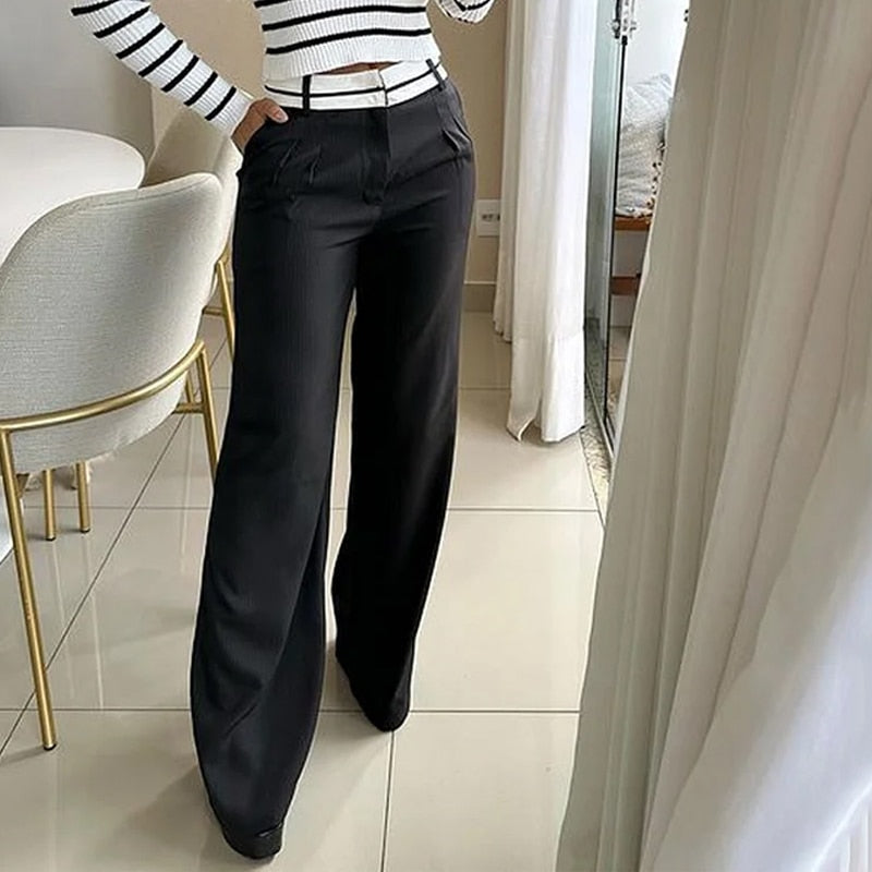 Kamila - Damen Outfit (Gestreifter Pullover & Schwarze Hose)
