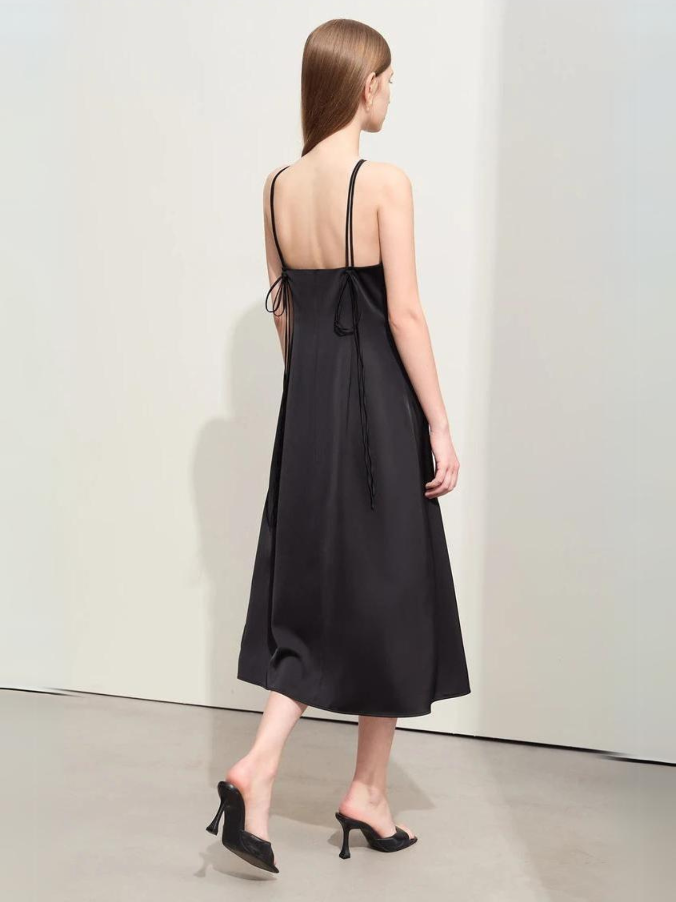 Satin Halterneck Midikleid