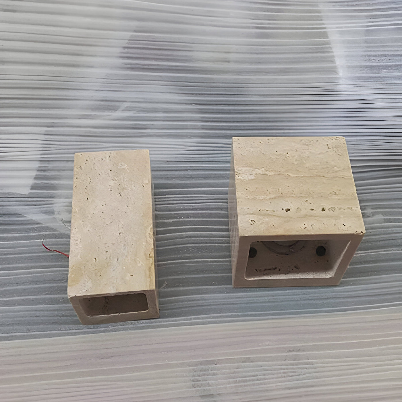 ScandiStone Light – Rechteckige Travertin-LED-Wandleuchte