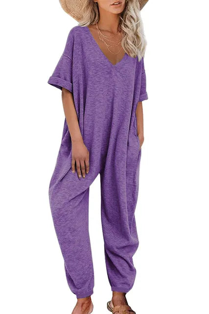 Amelia - Lässiger Jumpsuit mit V-Ausschnitt & Gürtel