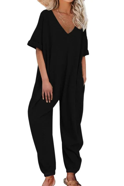 Amelia - Lässiger Jumpsuit mit V-Ausschnitt & Gürtel