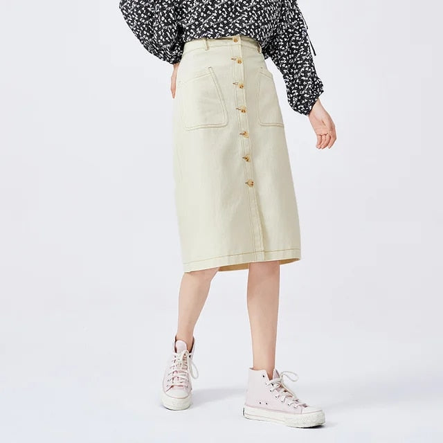 Halflange rok met rij knopen