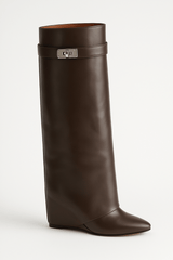 Felicia | Damen Elegante Stiefel mit Keilabsatz und spitzer Schuhspitze in Braun