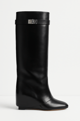 Felicia | Damen Elegante Stiefel mit Keilabsatz und spitzer Schuhspitze in Schwarz