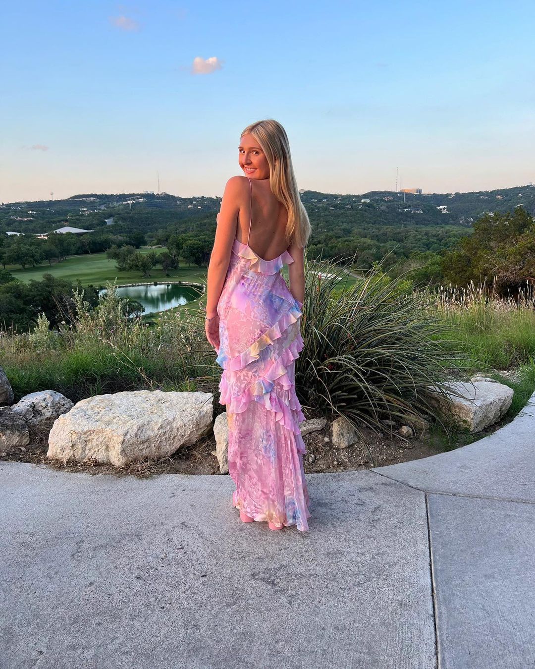 Elegantes ärmelloses Maxikleid – fließend, Sommerhochzeits-Kleid