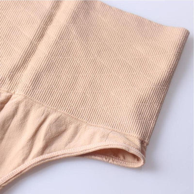 Stark ausgeschnittene Formende Unterwäsche