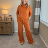 AlpenBliss™ - Set mit Thermischer Rollkragenbluse und Bequemer, Gerader Hose / Elegantes Design, das Sie Warm Durch die Kalte Jahreszeit Begleitet in Orange